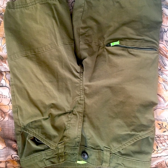 Shorts - Picture 2 of 3